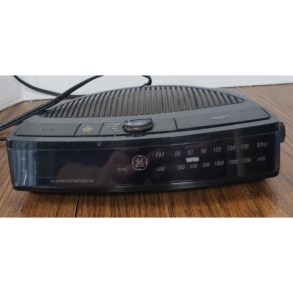 GE Vintage Clock Radio Black Model No 7-4615A AM FM Radio Tested Working - Picture 2 of 13